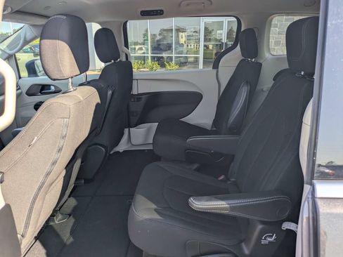 Used 2023 Chrysler Voyager LX FWD image 16