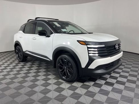 New 2026 Nissan Kicks SR image 2