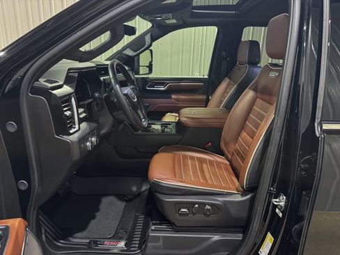 Used 2025 GMC Sierra 3500 Denali Ultimate image 10