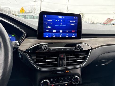 Used 2020 Ford Escape Titanium image 22