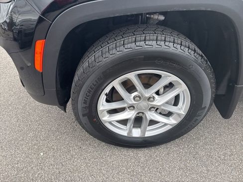 Used 2025 Jeep Grand Cherokee Laredo X image 10