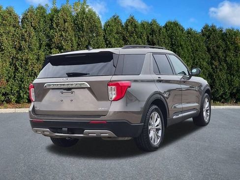 Used 2021 Ford Explorer XLT w/ Equipment Group 202A AWD/4WD image 4