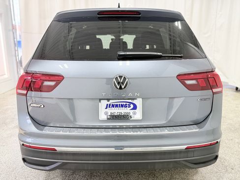 Used 2022 Volkswagen Tiguan SE w/ Panoramic Sunroof Package image 7
