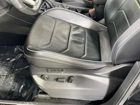 Used 2022 Volkswagen Tiguan SEL R-Line image 19