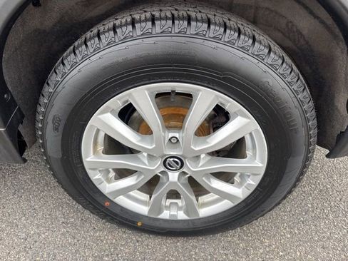 Used 2017 Nissan Rogue SV w/ Sun & Sound Touring Package image 33