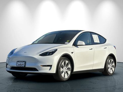 Used 2023 Tesla Model Y Long Range image 8