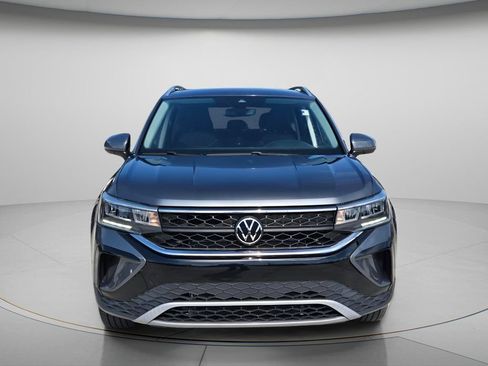 Certified 2023 Volkswagen Taos SE FWD image 9