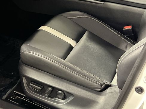 Used 2025 Toyota Camry SE image 14