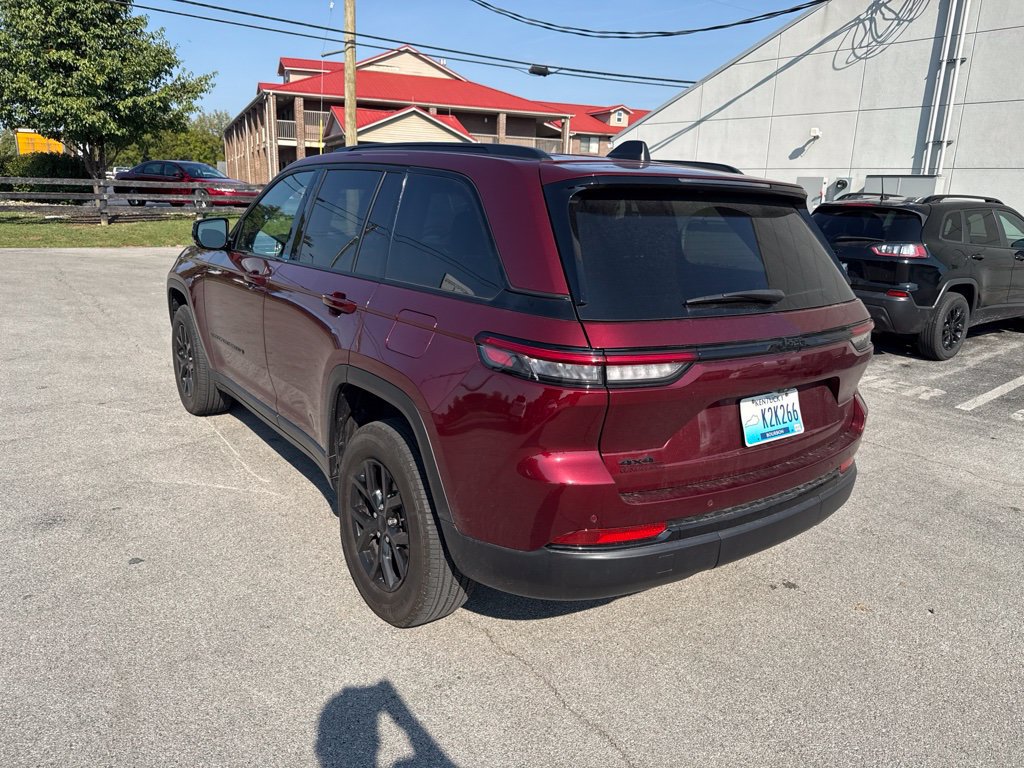 Used 2024 Jeep Grand Cherokee Altitude AWD/4WD image 4
