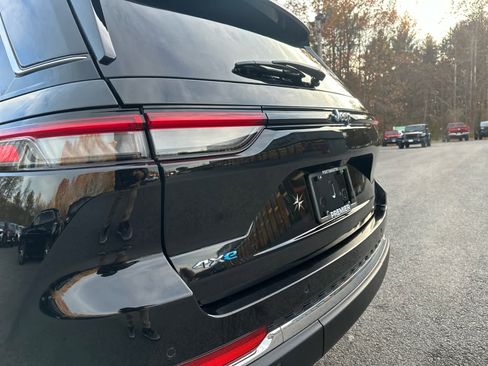 Used 2023 Jeep Grand Cherokee 4WD 4xe image 18