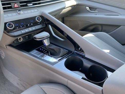 New 2025 Hyundai Elantra SEL image 14