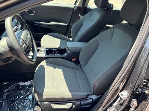 Used 2025 Kia K4 FWD image 36