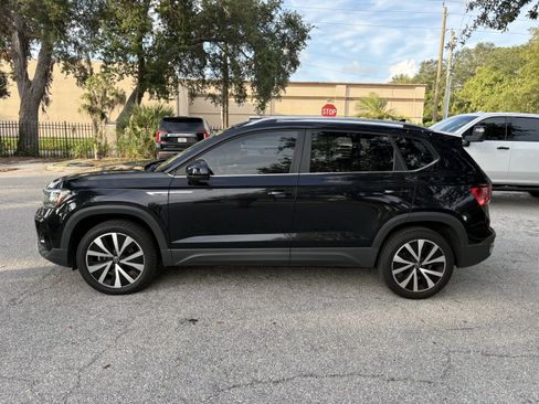 Used 2022 Volkswagen Taos SE FWD image 4