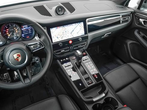 Certified 2026 Porsche Macan AWD/4WD image 19