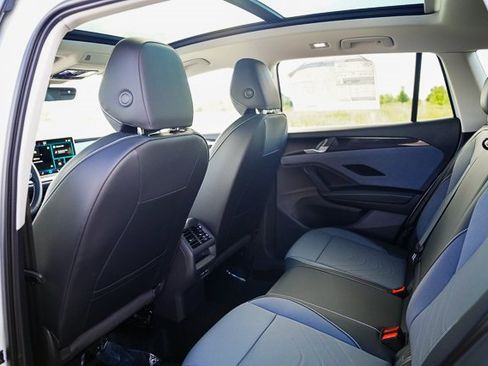 New 2025 Volkswagen Tiguan SE image 21