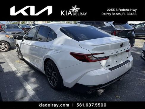 Used 2025 Toyota Camry SE image 3