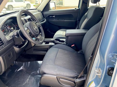 Used 2012 Jeep Liberty Sport w/ Driver Convenience Group image 14