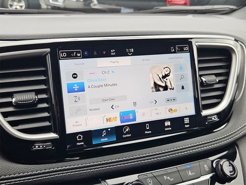 New 2026 Chrysler Pacifica Select image 17