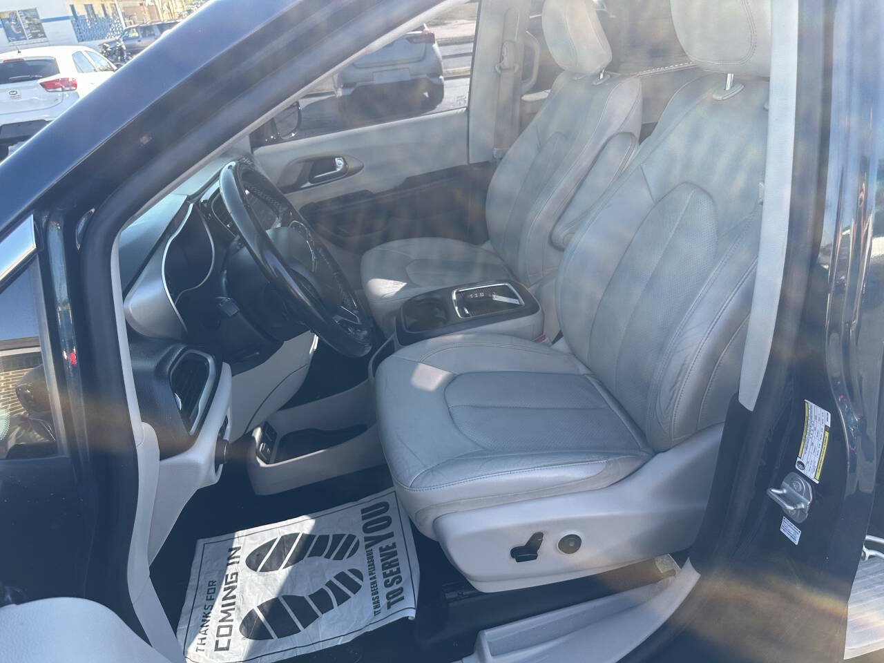 Used 2021 Chrysler Pacifica Touring-L FWD image 13