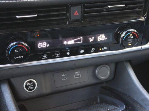 Used 2023 Nissan Rogue SV image 23