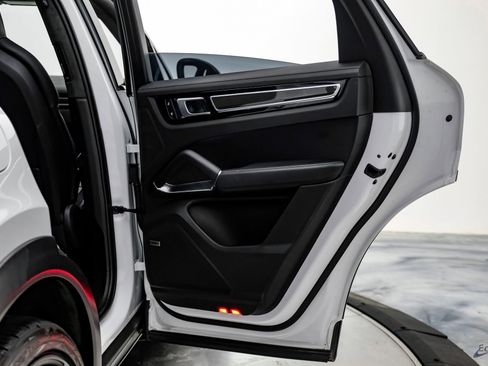 Used 2022 Porsche Cayenne Turbo image 99