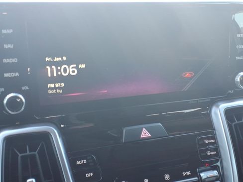 Used 2023 Kia Sorento EX w/ Panoramic Sunroof Package image 16