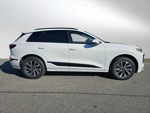 New 2025 Audi Q6 e-tron Premium image 2