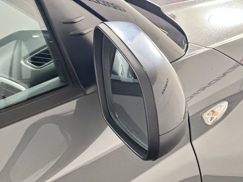 Used 2022 Hyundai Venue Limited image 10