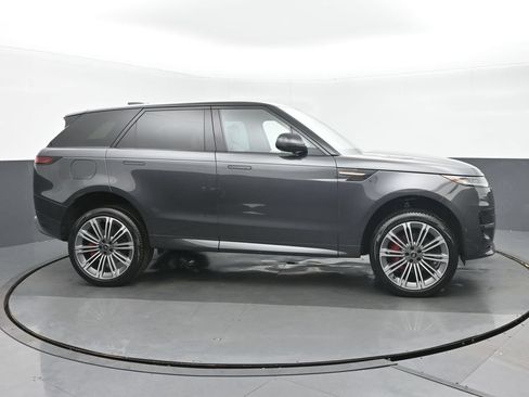 Used 2024 Land Rover Range Rover Sport Dynamic SE AWD/4WD image 2