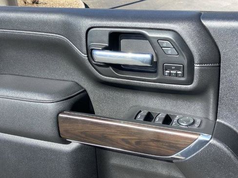 Used 2021 GMC Sierra 2500 SLT w/ SLT Premium Package image 19