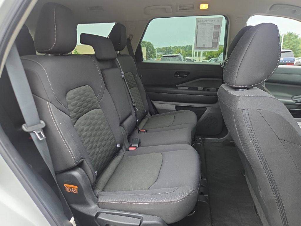 Used 2024 Nissan Pathfinder SV AWD/4WD image 23