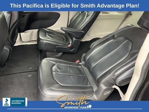 Used 2022 Chrysler Pacifica Touring-L image 18
