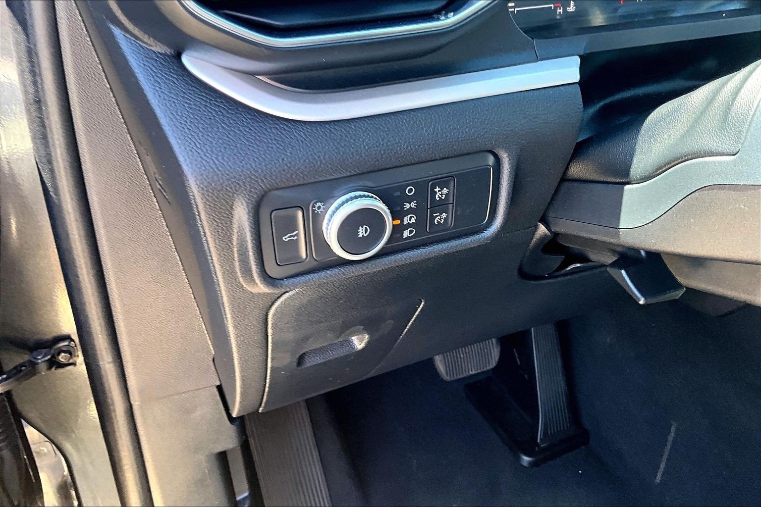 Used 2020 Ford Explorer XLT w/ Equipment Group 202A RWD image 33