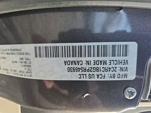 Used 2023 Chrysler Pacifica Touring-L image 32