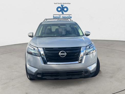 Used 2024 Nissan Pathfinder SV w/ SV Premium Package image 9
