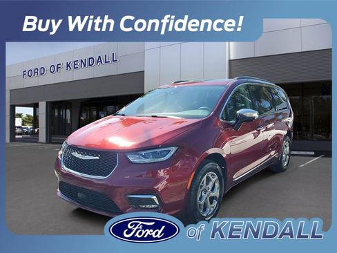 Used 2023 Chrysler Pacifica Limited image 1