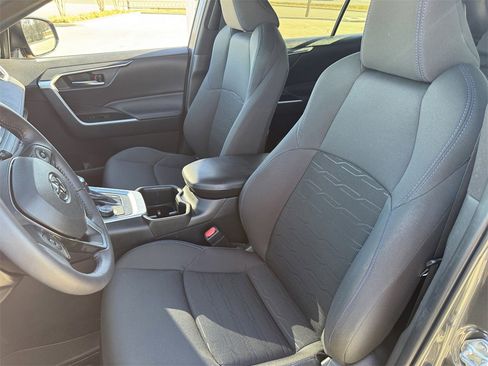 Used 2024 Toyota RAV4 SE image 25