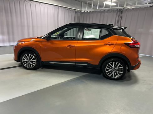 Used 2021 Nissan Kicks SR w/ SR Premium Package FWD image 4