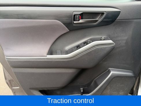 Used 2023 Toyota Highlander L FWD image 18