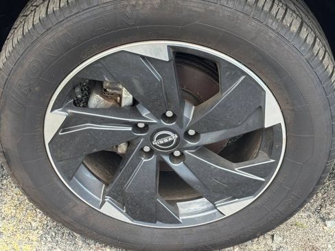 Used 2025 Nissan Rogue SV AWD/4WD image 23
