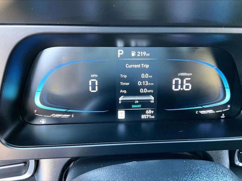Used 2025 Hyundai Elantra Sport FWD image 15