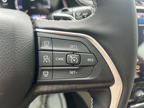 New 2025 Jeep Grand Cherokee L Limited w/ Luxury Tech Group II image 21