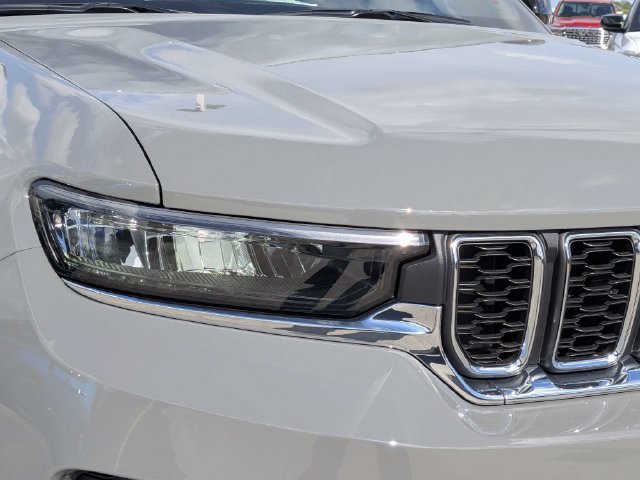 New 2027 Jeep Grand Cherokee Laredo RWD image 10