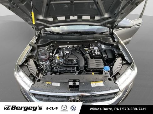 Used 2024 Volkswagen Taos SE w/ Black Wheel Plus Package AWD/4WD image 17