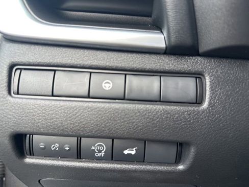 Used 2024 Nissan Rogue SV image 22