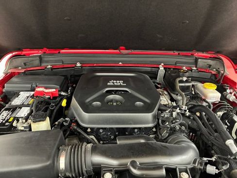 Used 2020 Jeep Wrangler Unlimited Sahara w/ Uconnect 4C Nav & Sound Group AWD/4WD image 11