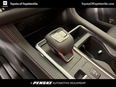 Used 2025 Nissan Pathfinder Platinum image 35