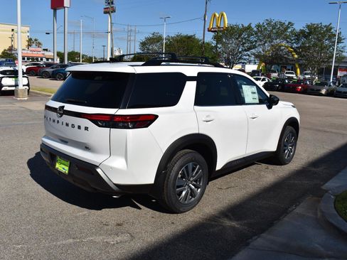 New 2026 Nissan Pathfinder SL FWD image 12