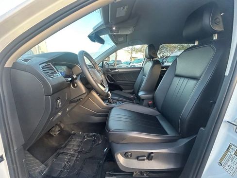 Used 2024 Volkswagen Tiguan SE image 5