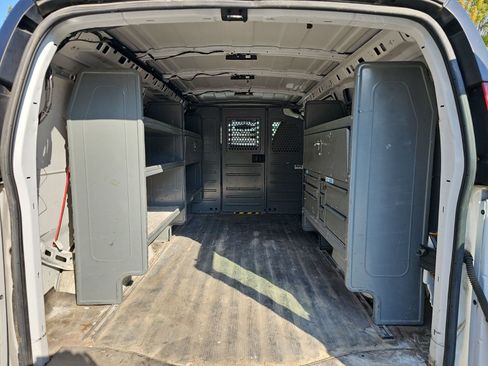 Used 2015 Chevrolet Express 2500 RWD image 14